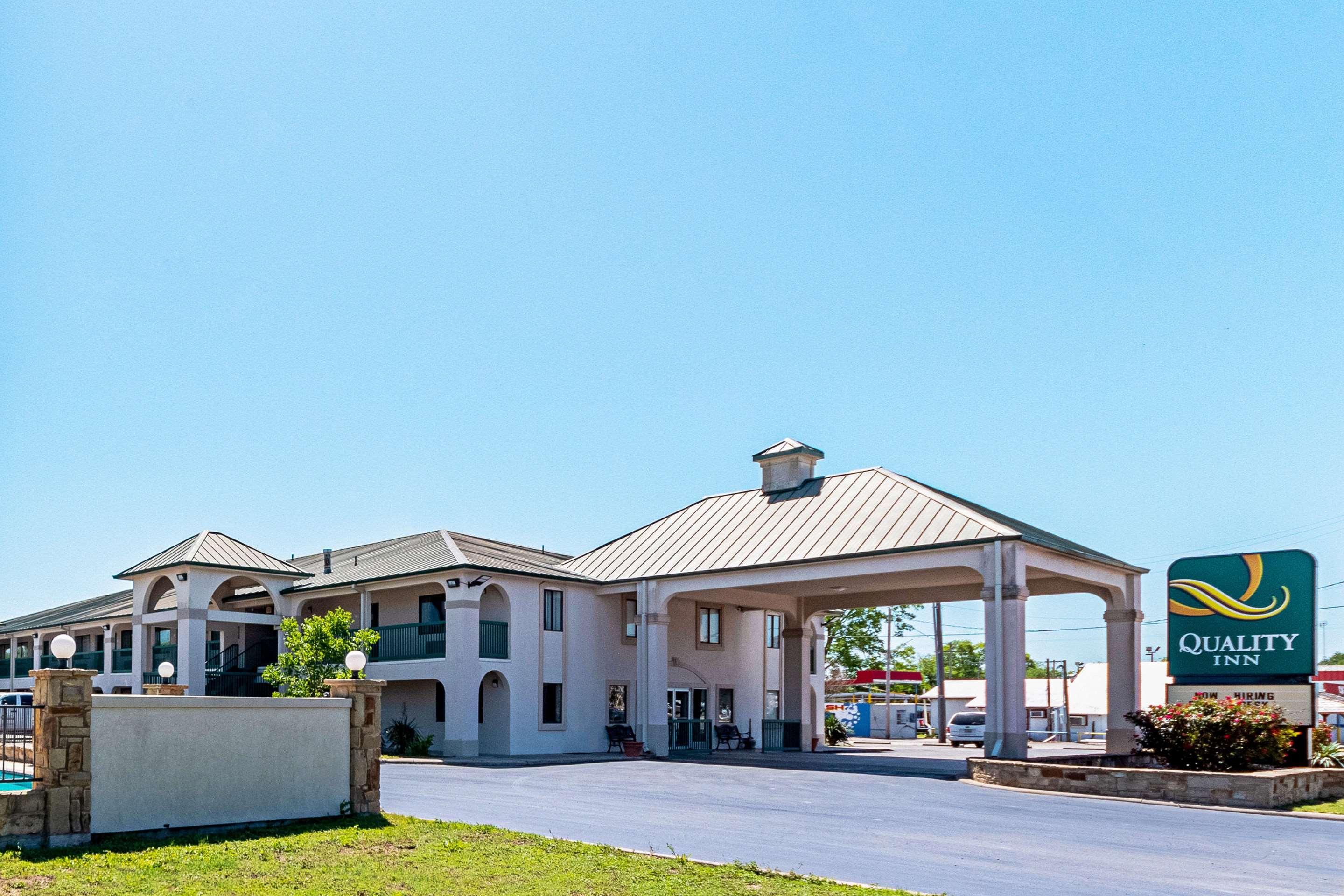Quality Inn Three Rivers Экстерьер фото