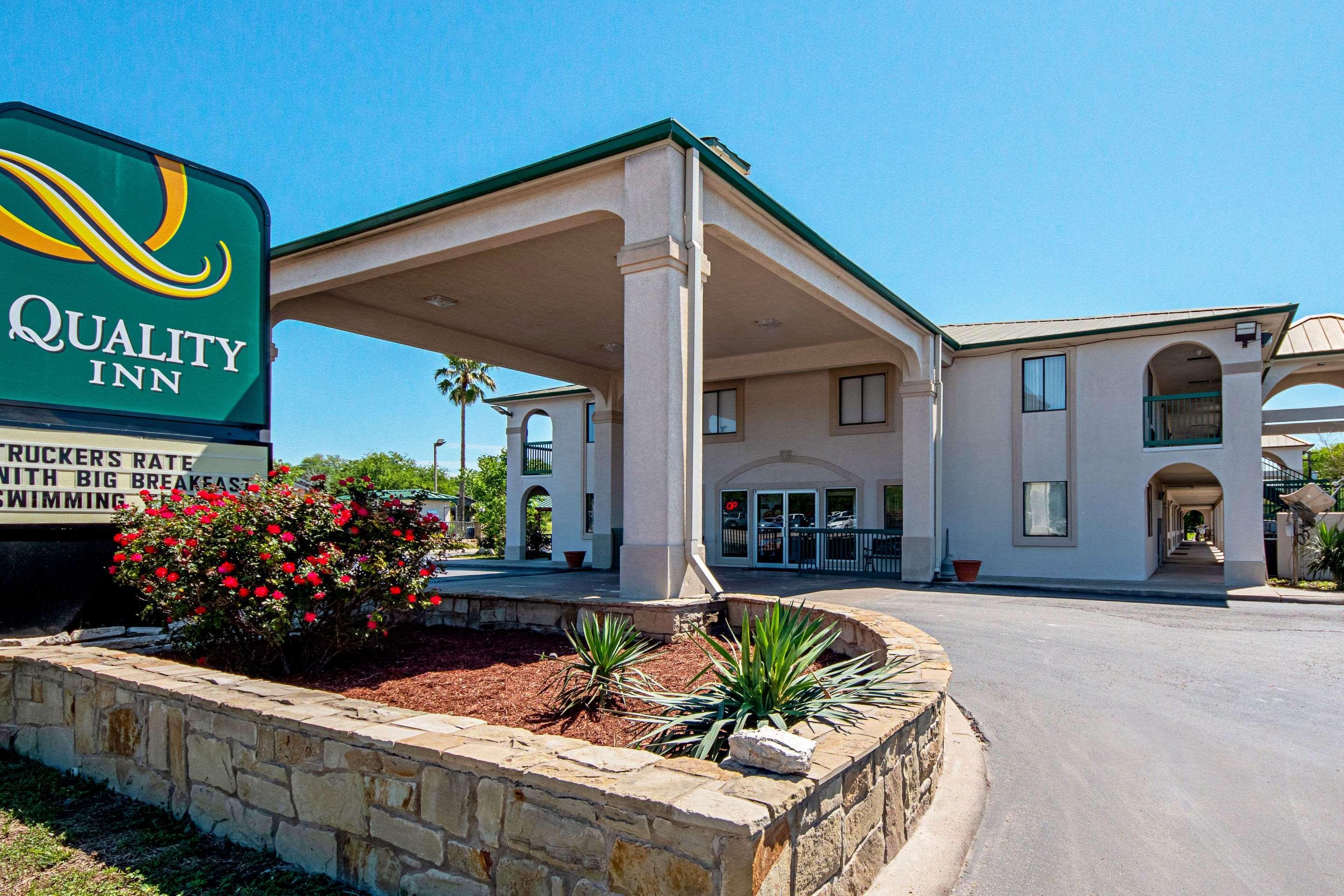 Quality Inn Three Rivers Экстерьер фото